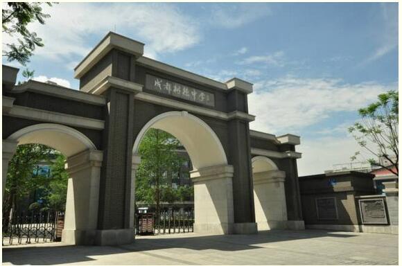 鎴愰兘鐨勫洓涓冧節涓叿浣撴槸鍝簺瀛︽牎,鎴愰兘鍥涗竷涔濅腑鍒嗗埆鍦ㄥ摢涓尯