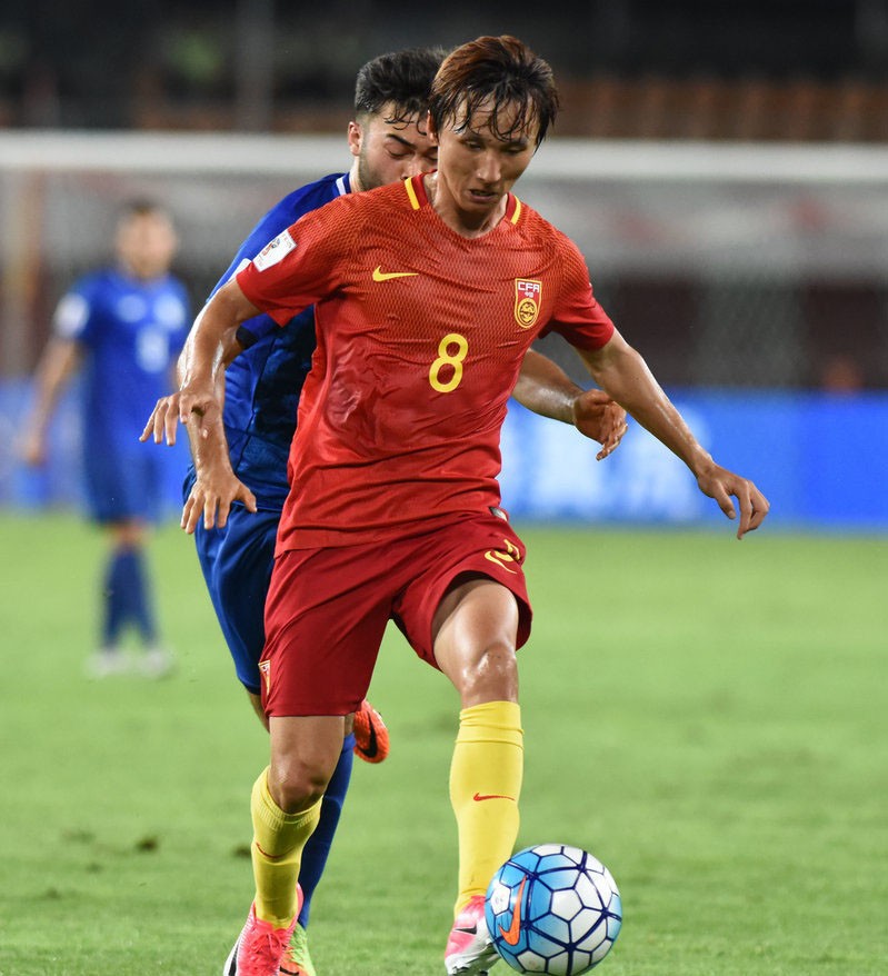 18强赛国足分组前瞻董路,董路足球小将战巴萨0比9