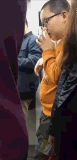 搞笑gif动图：汪星人，你是打算练蛤蟆神功吗