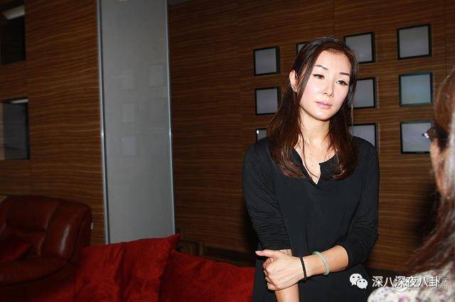 作为博纳的老板娘，开火锅店半个娱乐圈都来捧场，就问厉害不