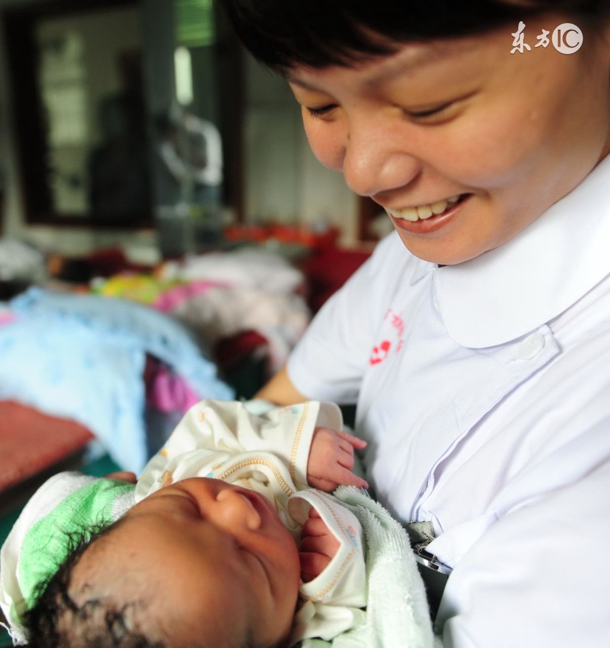 新生儿宝宝眼屎多宝妈们一定要坚持按摩，是可以好起来的附按摩手法说明