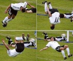 足坛经典空翻克洛泽,世界杯足球场上感动瞬间