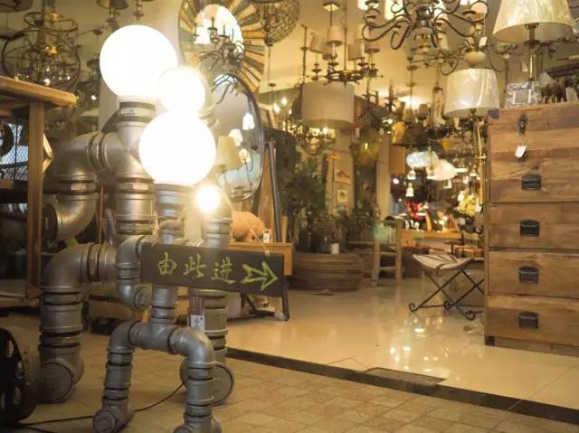 杭州老东站有家深藏不露的灯具店，堪称一本流动的生活美学指南