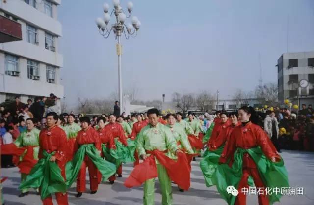 油田老照片,曾经有上万人居住的地方