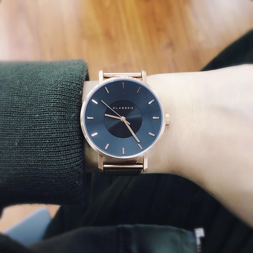 时尚手腕带,小众显瘦时尚轻奢时装