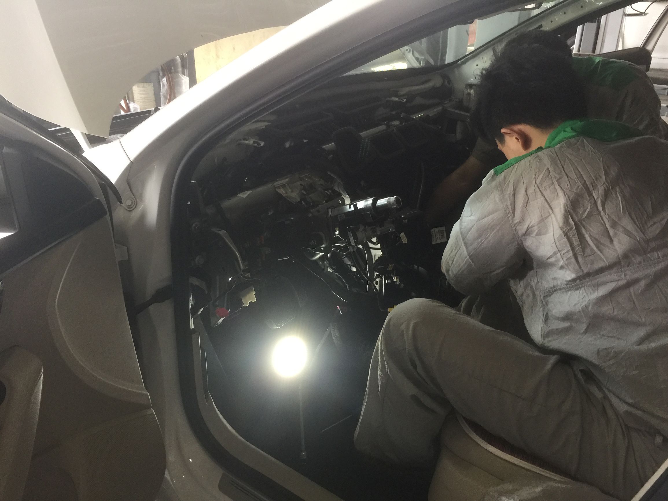 09年斯柯达明锐加装隔音棉,斯柯达明锐前盖隔音棉安装