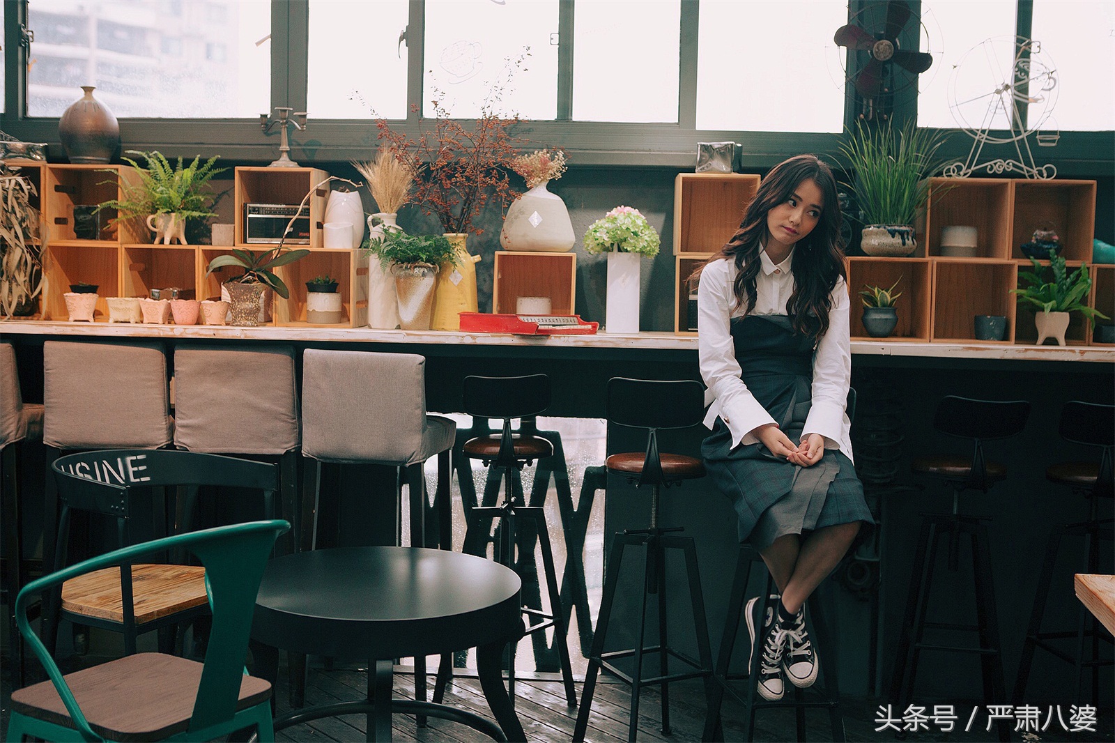 柴碧云曝鬼马写真笑容明媚尽显俏皮搞怪本色