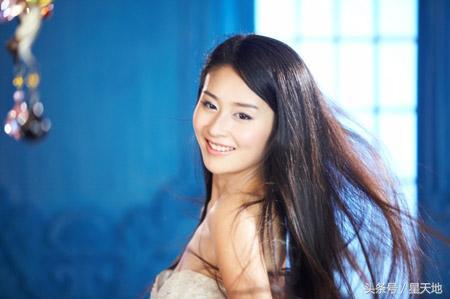 从最丑的“*妇情**”,脱变成为天才设计师,颖儿的星路并不是很顺利