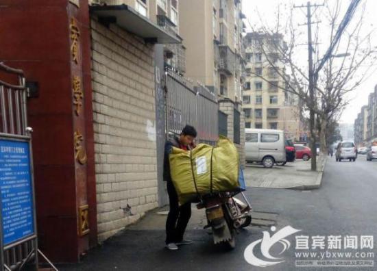 双11快递高峰来临快递小哥迎大考 (双11期间快递高峰峰值将至)