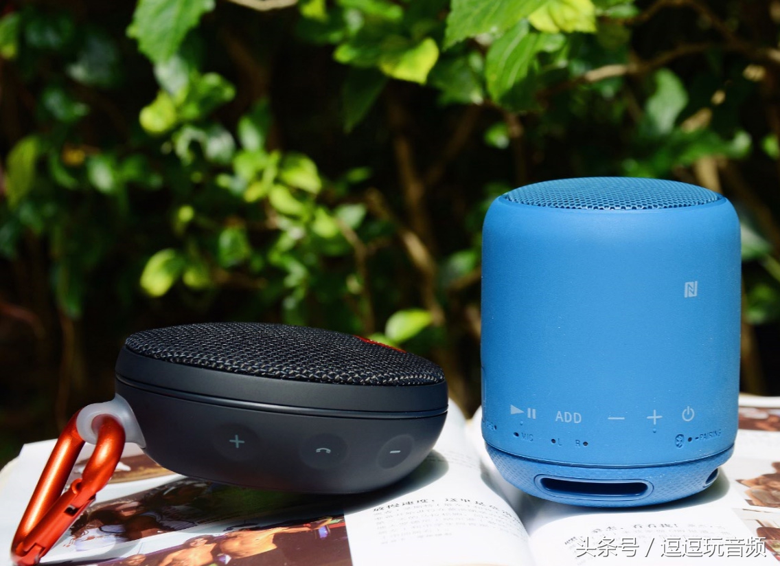 向超便携宣战索尼蓝牙音箱SRS-XB10对比JBLCLIP2