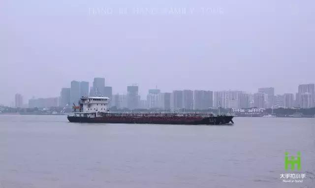 汉口江滩秀,潮童街拍视频