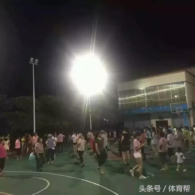 那些年被人强占的球场，看完之后寒了所有球迷的心！