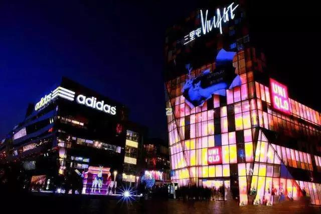 深夜走在孤独的街道,午夜的街头一个人孤独的游走