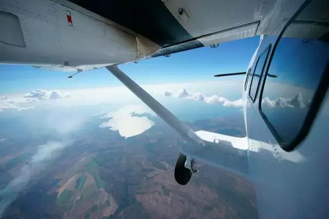 没看先给六颗星，中国人不敢干的事这对情侣全干了