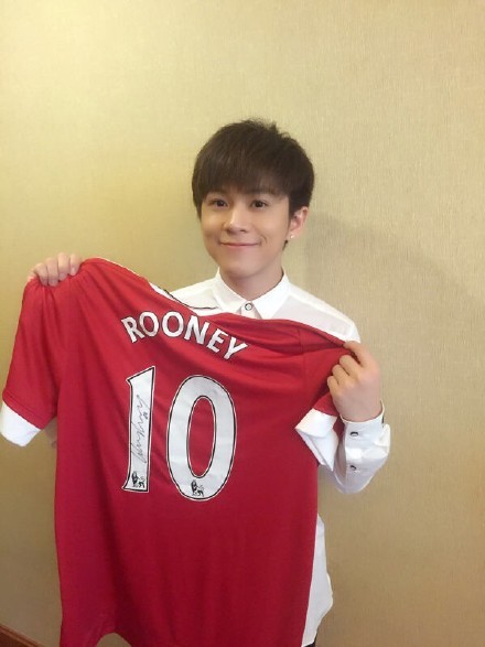 娱乐圈球迷真多!鹿晗最爱曼联一人父亲竟是国脚曾参加奥运会