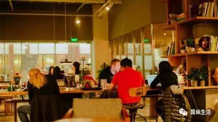 穷人要和富人在一起,穷人和富人住在一起