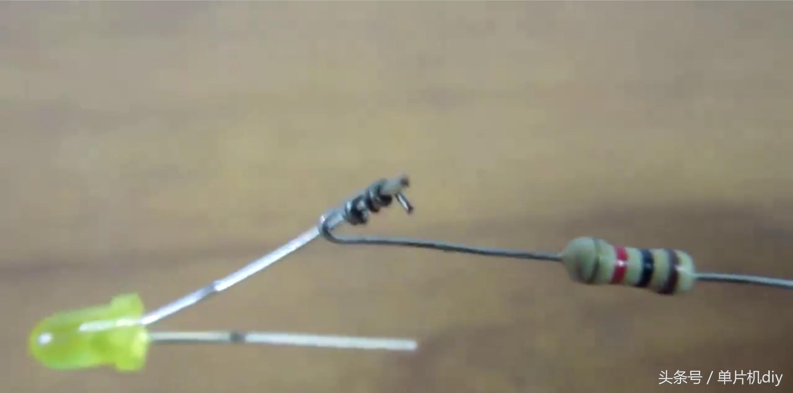 几个电子元件自制220v转12v电源,自制简单的12v充电器充满电就转灯