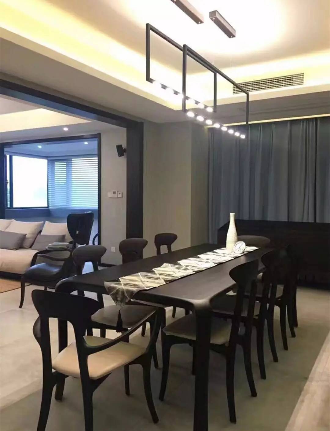 餐桌上盖一条布实用吗,为什么餐桌上要铺一块布