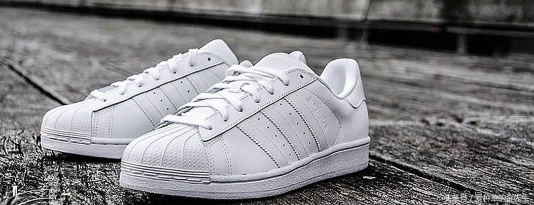 adidas哪个系列适合宽脚休闲鞋,绿尾小白鞋adidas有没有过时