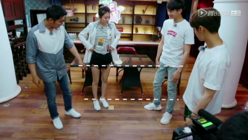 鹿晗cosplay跳舞,鹿晗搞怪做示范