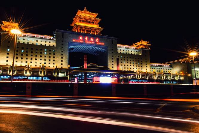 从基础教程到题材选取再到实用技巧，手把手教你玩转夜景拍摄！