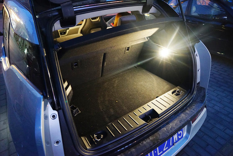 号称扫码就走的共享汽车到底有没有那么方便？我们体验了北京的五家服务|好奇心实验室