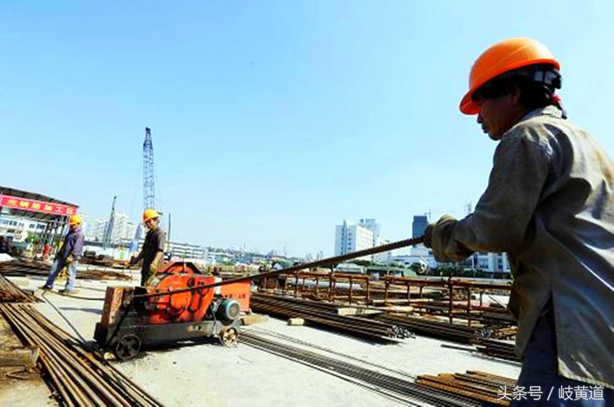 钢渣扎进男子大腿 医生手术2小时取出