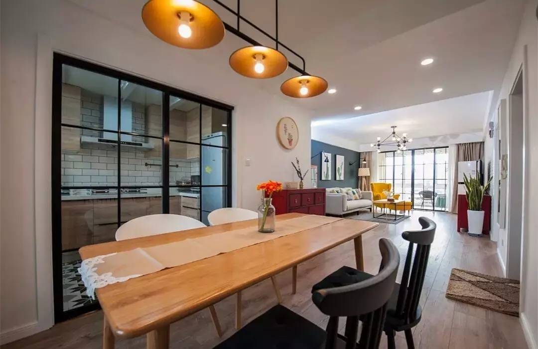 餐桌上盖一条布实用吗,为什么餐桌上要铺一块布