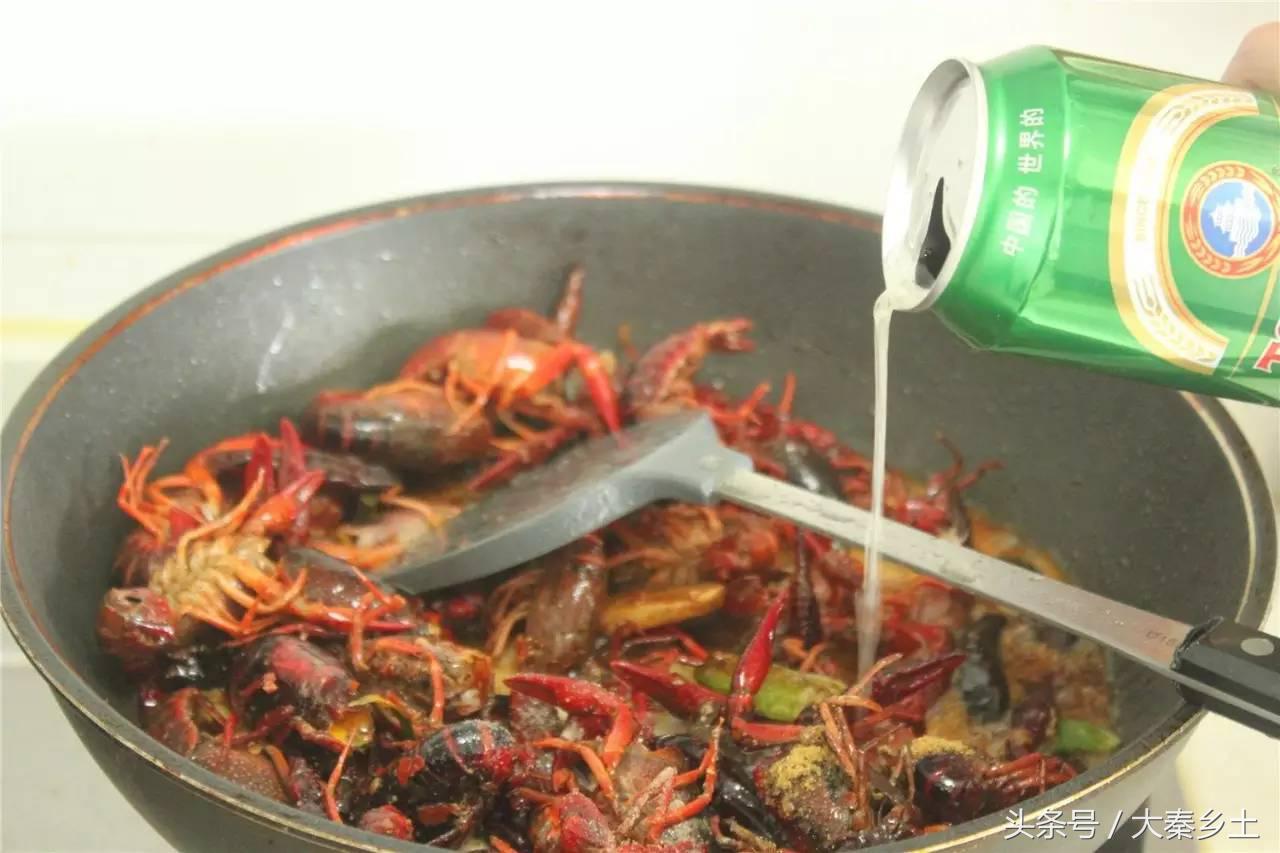 又到了一年一度的小龙虾盛宴了大家如何在家吃到小龙虾？西安这条街美食秒杀回民街统统吃一遍才过瘾？