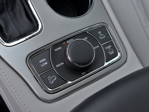 最新款的jeep大切诺基,地表最强suvjeep大切诺基