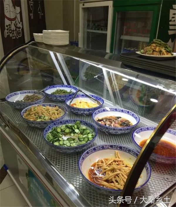 又到了一年一度的小龙虾盛宴了大家如何在家吃到小龙虾？西安这条街美食秒杀回民街统统吃一遍才过瘾？