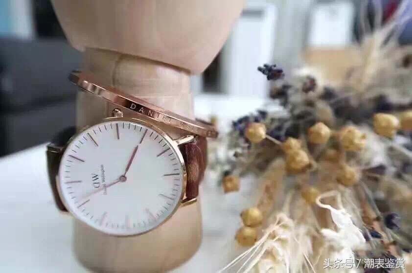 dw手表说明书第四页真假辨别,dw手表怎样验真假