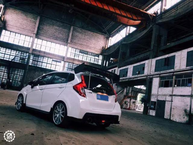 70万的进口思域太遥远，杭州车友将飞度GK5打造成Type-R外观