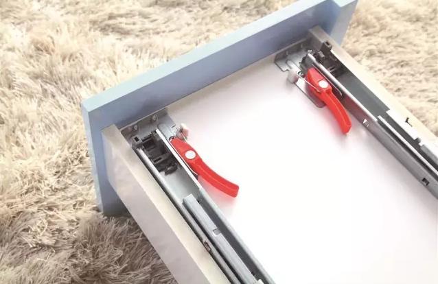 浴室柜什么材质的防水防潮防霉好,多层免漆实木板浴室柜防潮怎么样