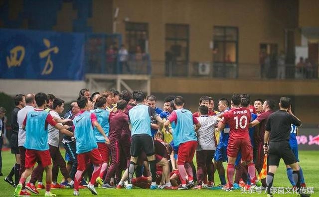 请不要为足球打上“*力暴**”这个标签！