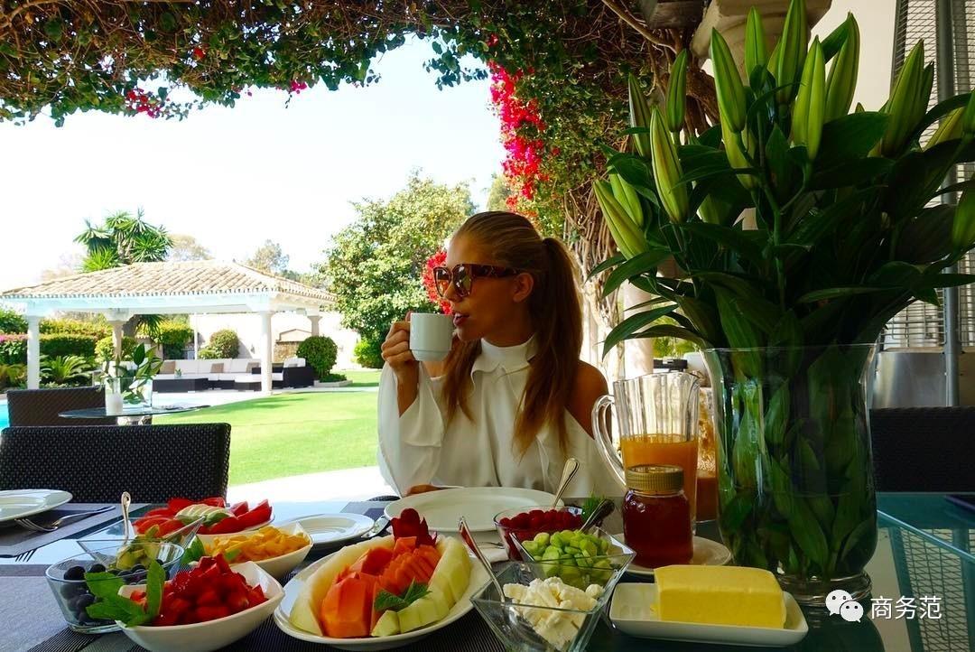 65万颗水晶打造的婚礼,施华洛世奇继承人款婚纱