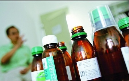 男孩喝蜂蜜水的危害,孩子喝多了止咳糖浆会上瘾吗