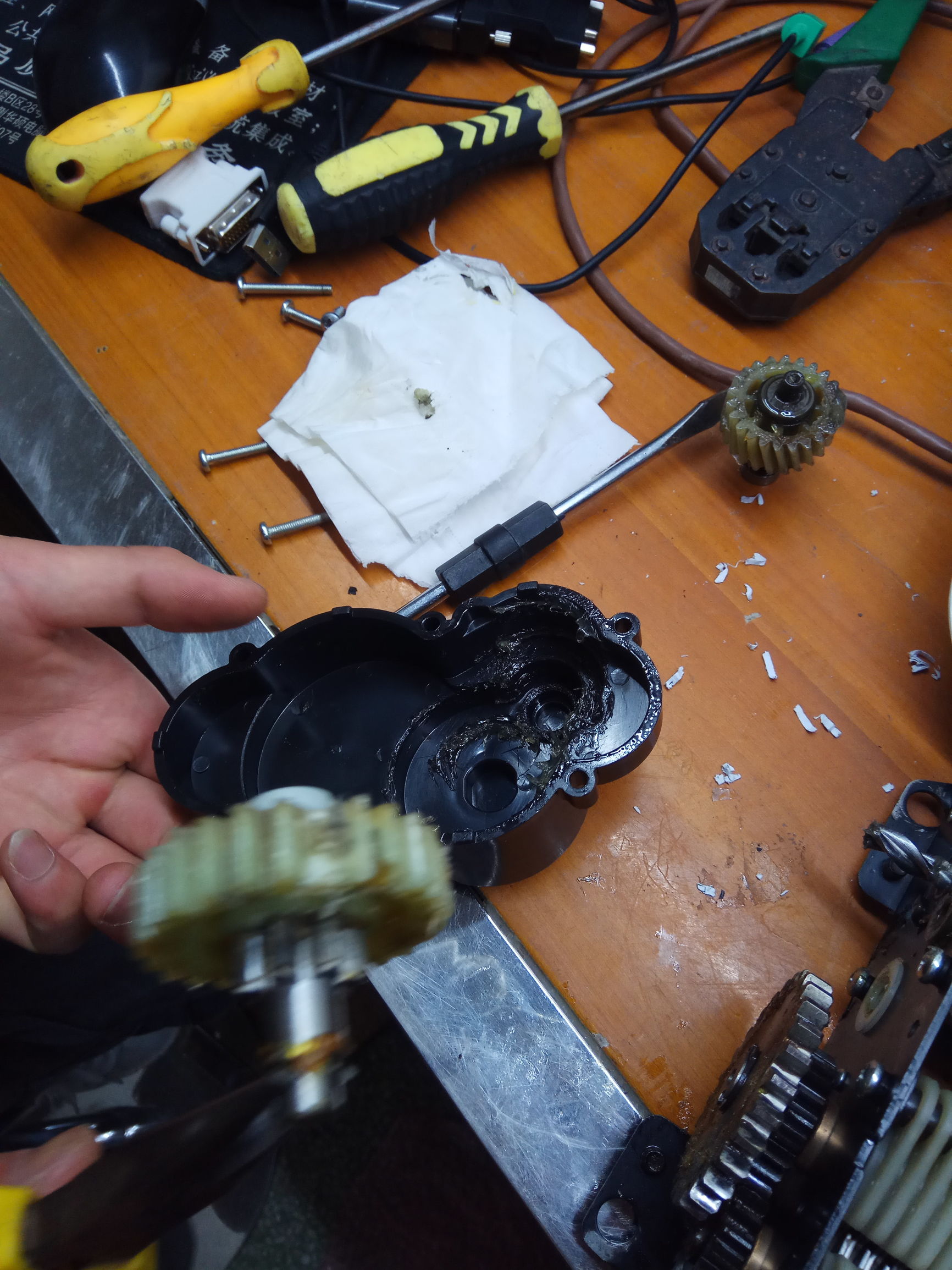 碎纸机的简单故障处理,碎纸机不转动的故障应如何处理