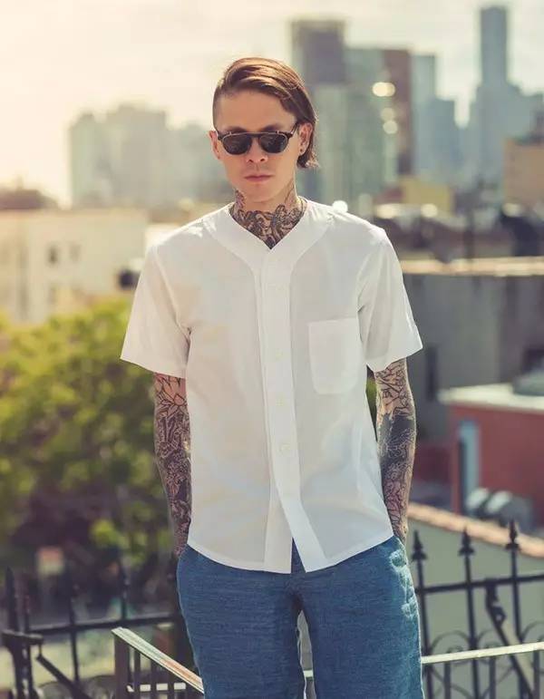 亨利衫和衬衫怎么搭配,亨利领半袖t恤穿搭