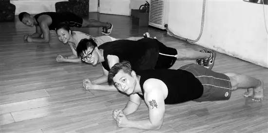 平板支撑能练腹肌马甲线么,做多久平板支撑能练腹肌