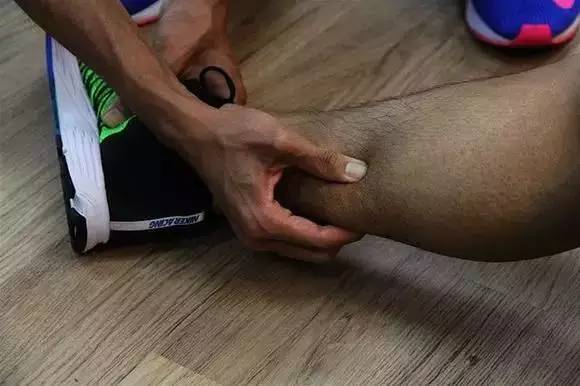 跑后总出现肌肉疲劳,小腿肌肉紧绷僵硬是什么原因