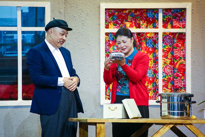 《喜剧总动员》蝉联收视霸主郭德纲黄健翔舌战斗法