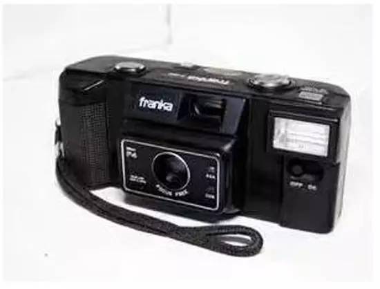 相机的第一组照片,相机里的第一只猫