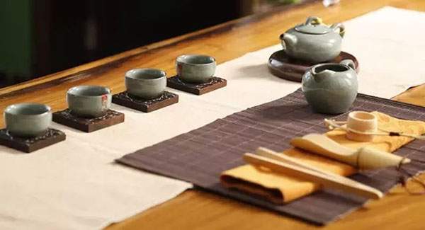 茶干泡和湿泡的区别,茶是闷泡好还是敞开泡好