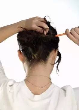 如何用内裤扎头发,用内裤扎头发教程