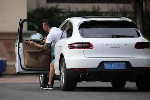 看看足球运动员都开什么车,中国国脚座驾