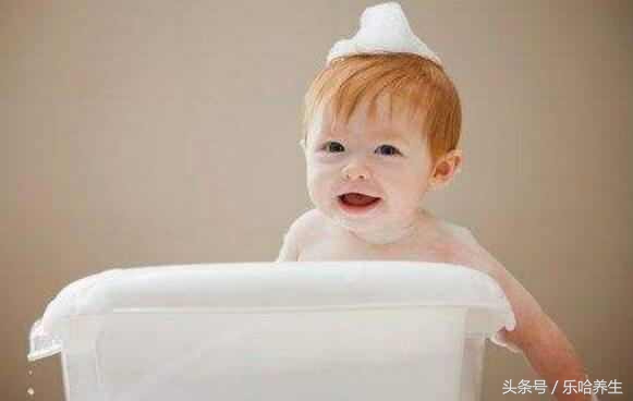 宝宝皮肤干燥怎么护肤,宝宝的皮肤干燥该如何解决