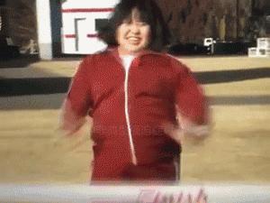 花式耍足球女孩,怎么玩花式足球