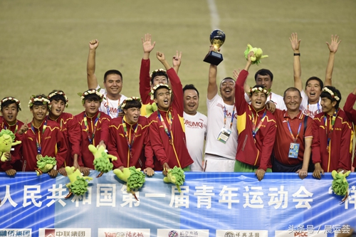 *疆新**U18男足首次进入全运会决赛圈18岁小将叶尔凡两场比赛进四球