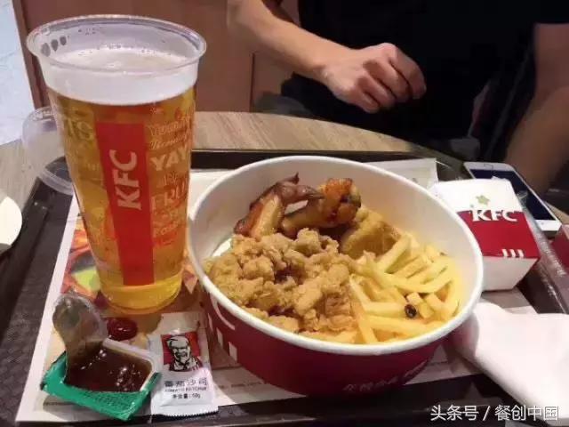 草木绿、工业风、无纸化点餐、小龙虾配朝日啤酒怎么潮怎么上